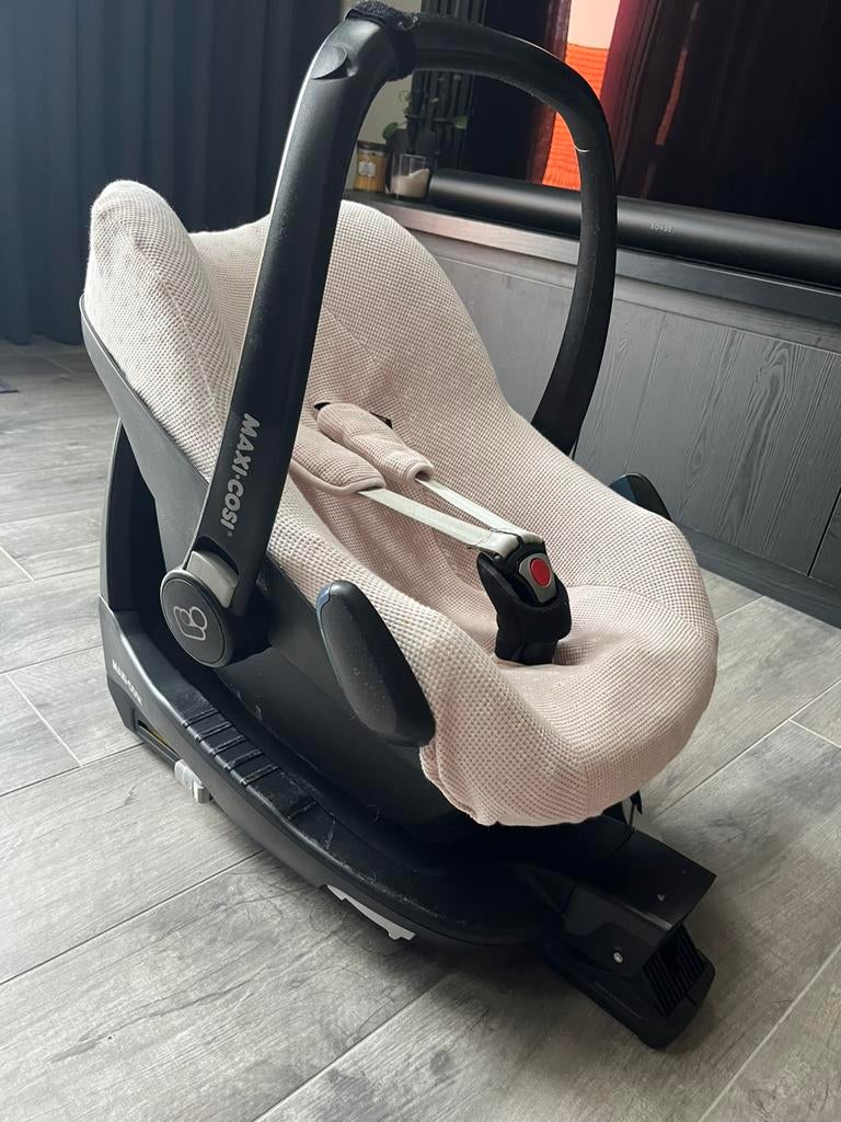 Mooie Maxicosi Pebble inclusief Familyfix 2 base, Ophalen, Zo goed als nieuw, Isofix, 0 t/m 13 kg