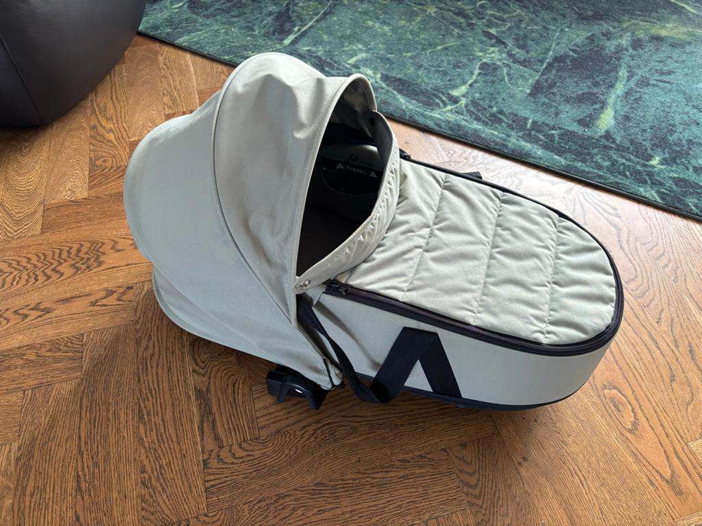 BabyZen YoYo reiswieg met adapters - Zo goed als nieuw, Ophalen of Verzenden, Zo goed als nieuw, Met reiswieg, Kinderwagen