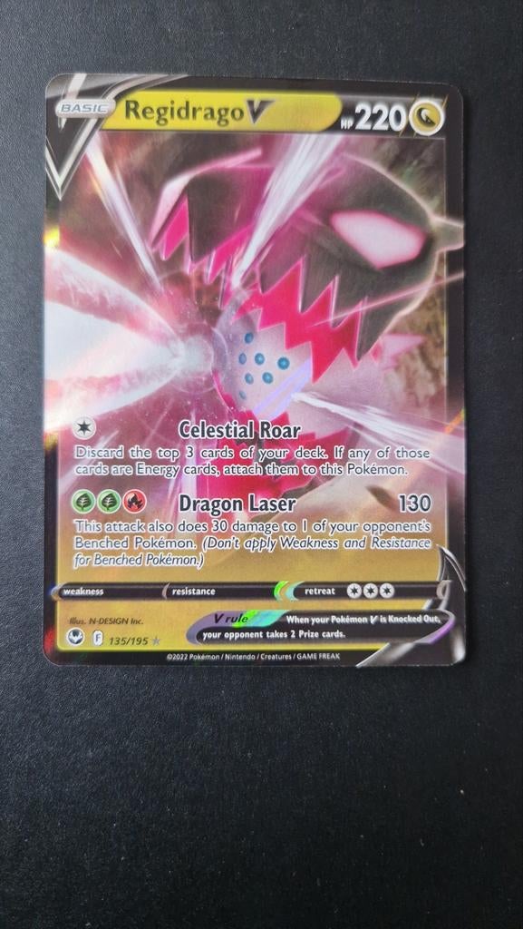 Regidrago V 135/195 Silver Tempest Pokemon, Ophalen of Verzenden, Zo goed als nieuw, Losse kaart