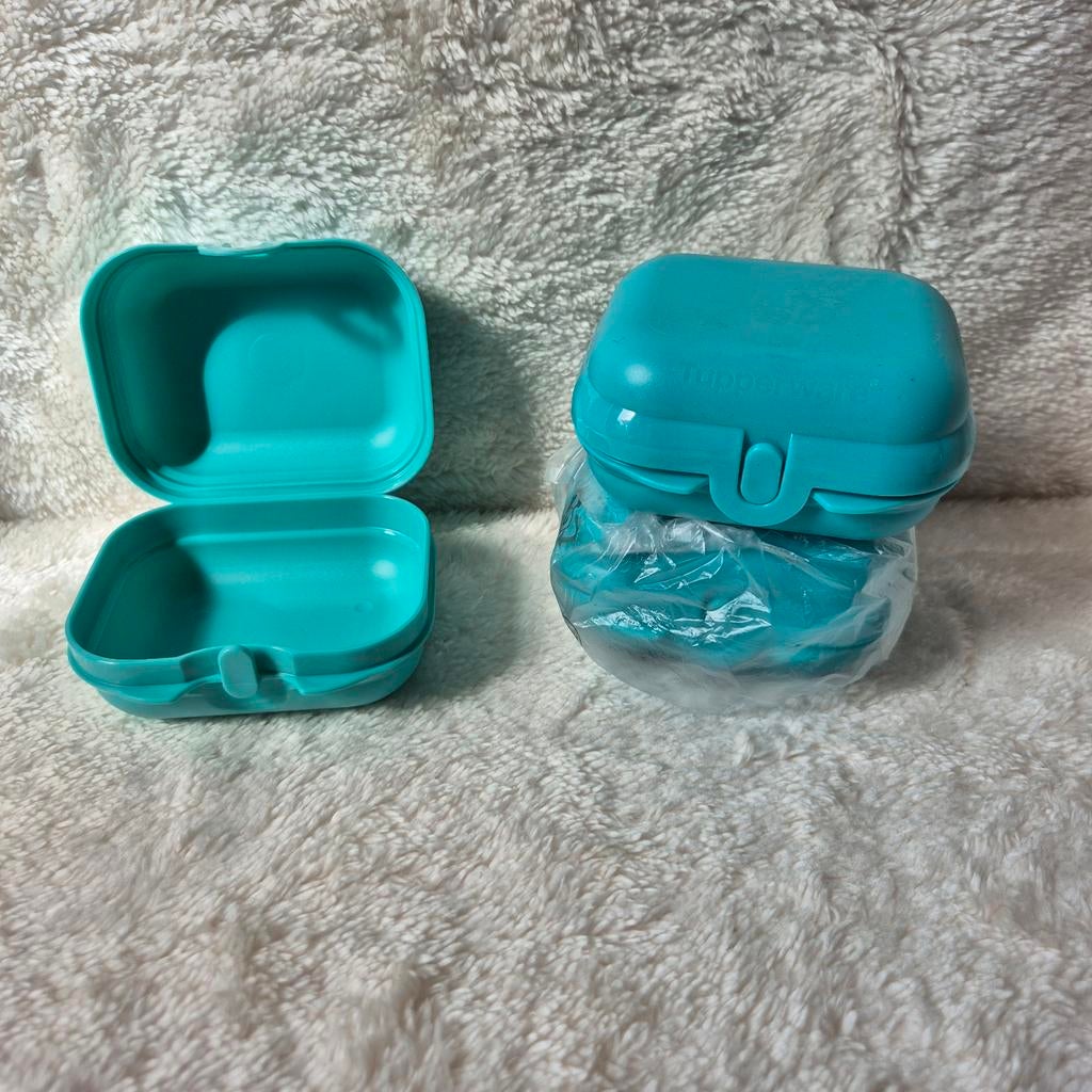 Tupperware Mini Clipdoosjes voor Snacks, Tupperware, Blauw, Tupperware Brands Corporation, 14901 S. Orange Blossom Trail, Orlando, FL 32837, USA