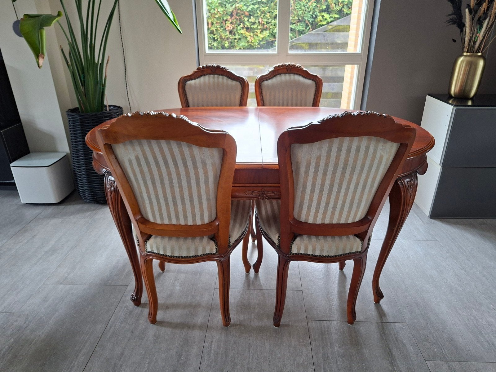Eettafelset notenhout, Ophalen of Verzenden, Gebruikt, Ovaal, 100 tot 150 cm