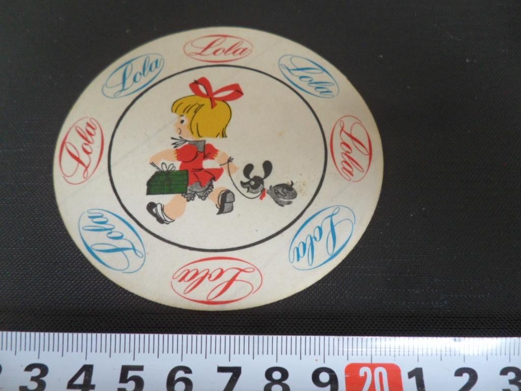 sticker  LOLA  meisje met hond, Ophalen, Zo goed als nieuw
