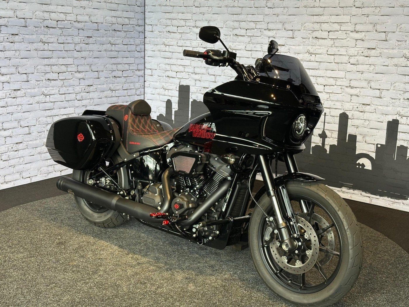 Harley-Davidson SOFTAIL FXLRST LOW RIDER ST Black Trim - Viv, Laan van Vredenoord 33
2289 DA  RIJSWIJK, NL, Overig, Sales@harleydavidsonrotterdam.nl