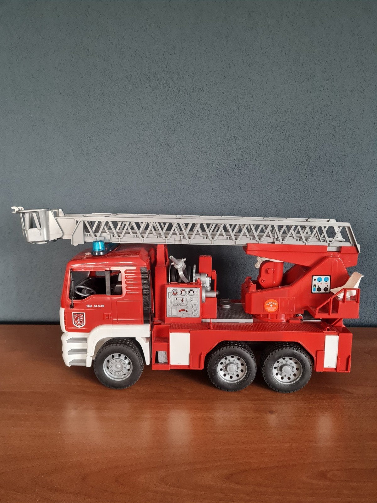Bruder MAN TGA Brandweerwagen met Uitschuifbare Ladder, Ophalen, Zo goed als nieuw