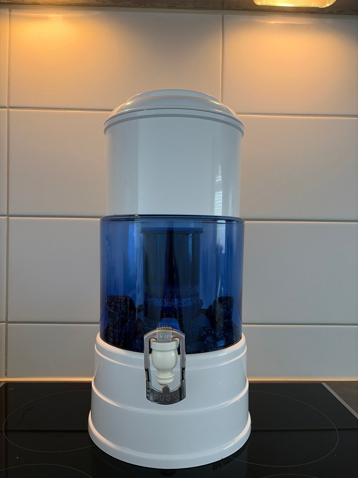 Waterfilterkan met kraan, wit en blauw, Huis en Inrichting, Keuken | Keukenbenodigdheden, Ophalen, Kunststof, Wit, Overige merken