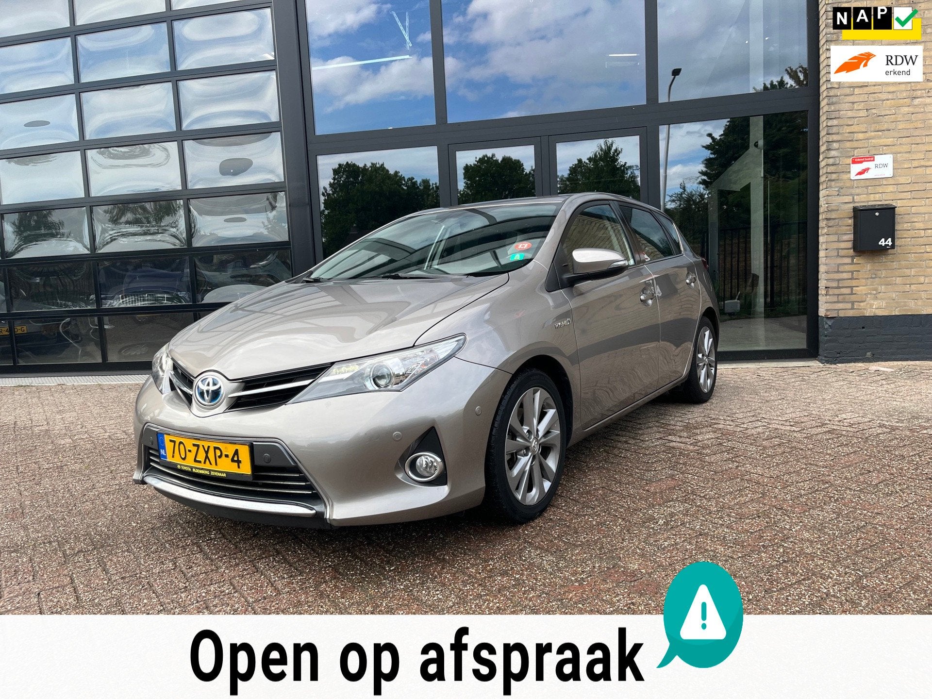 Toyota Auris Hybrid Executive , Navi, Trekhaak,Camera, Euro 5, Gebruikt, Zwart, 4 cilinders