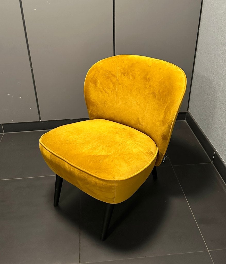 WOOOD Sara fauteuil velvet oker (twee), Ophalen, Minder dan 75 cm, Zo goed als nieuw, Stof