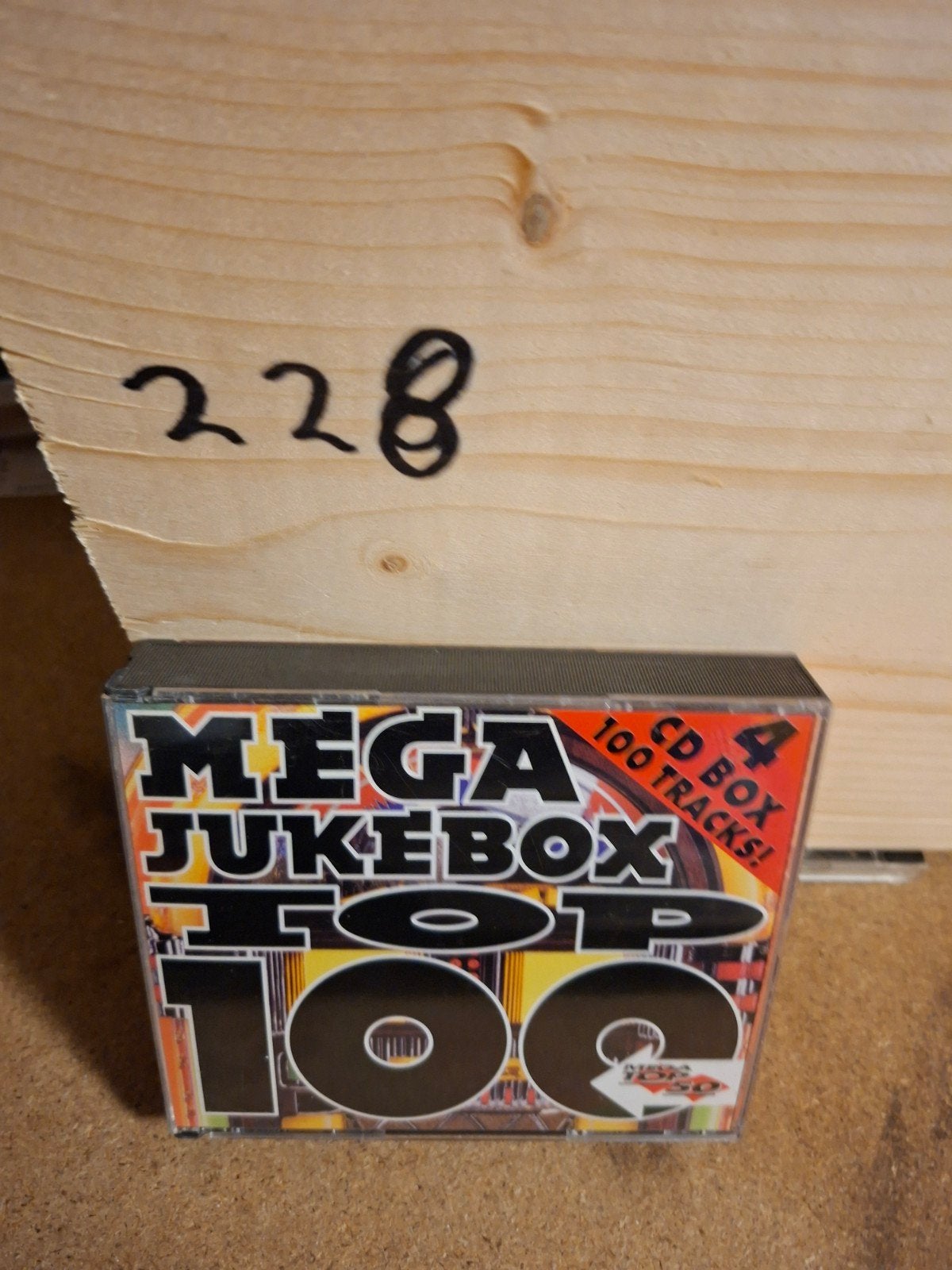 Mega Jukebox Top 100 - 4 CD Box met 100 tracks!, Gebruikt, Boxset, Pop, Ophalen of Verzenden