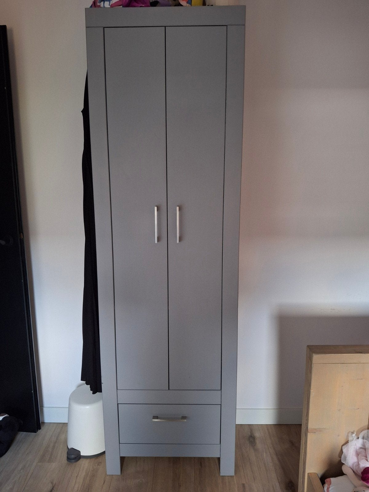 Kinder kledingkast 200x60x37, 2 deuren en 1 lade. moet weg, Ophalen