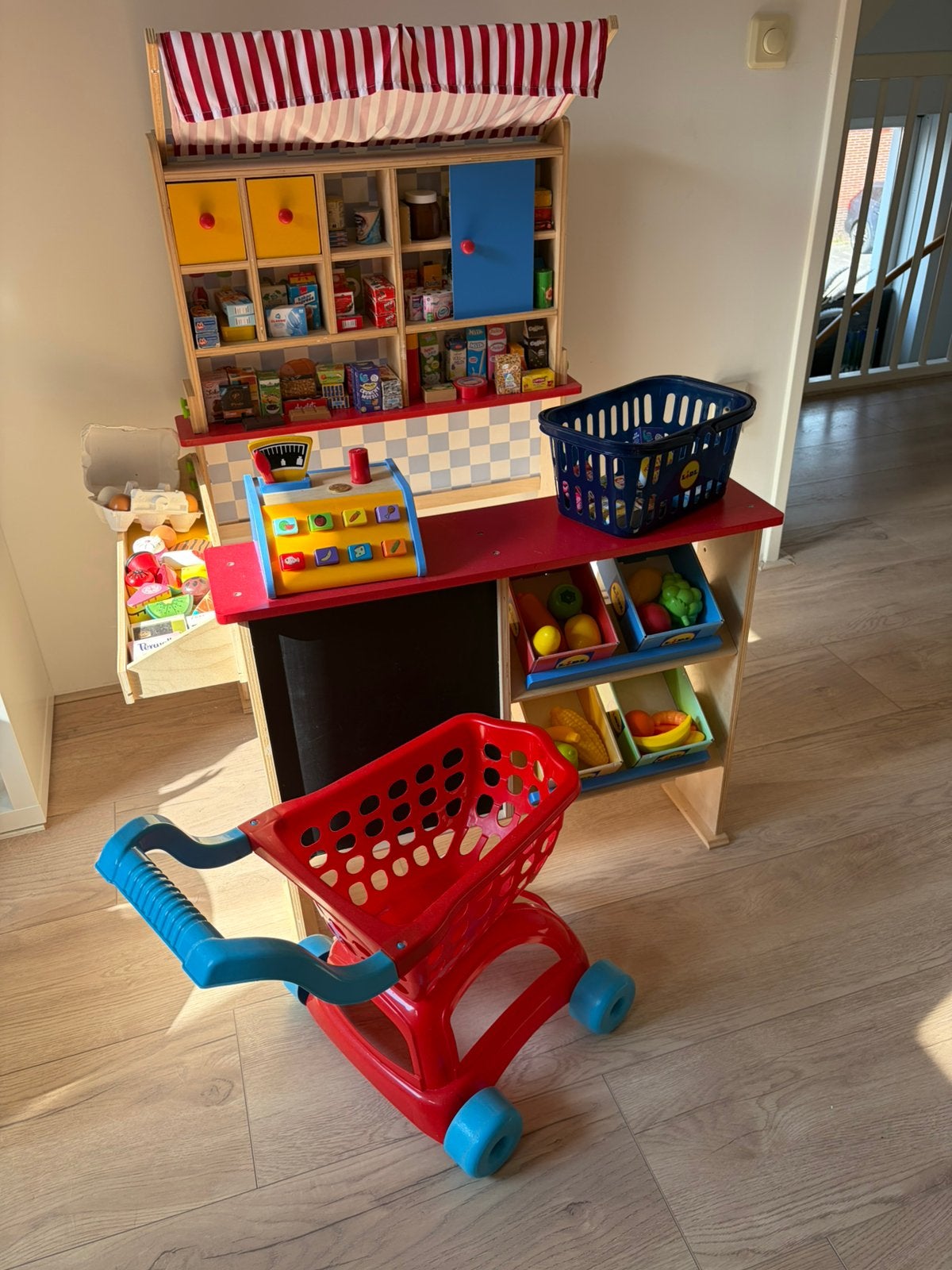 Houten speelgoed winkel inclusief accessoires, Ophalen, Zo goed als nieuw