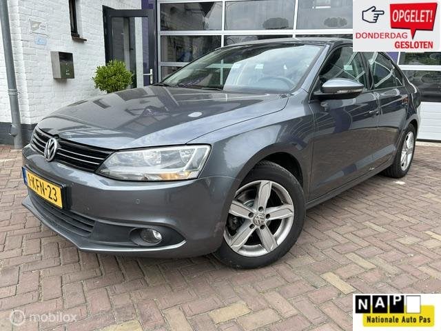 Volkswagen Jetta 1.6 TDI BlueMotion * TREKHAAK * NAVIGATIE *, Voorwielaandrijving, Euro 5, Stof, Gebruikt