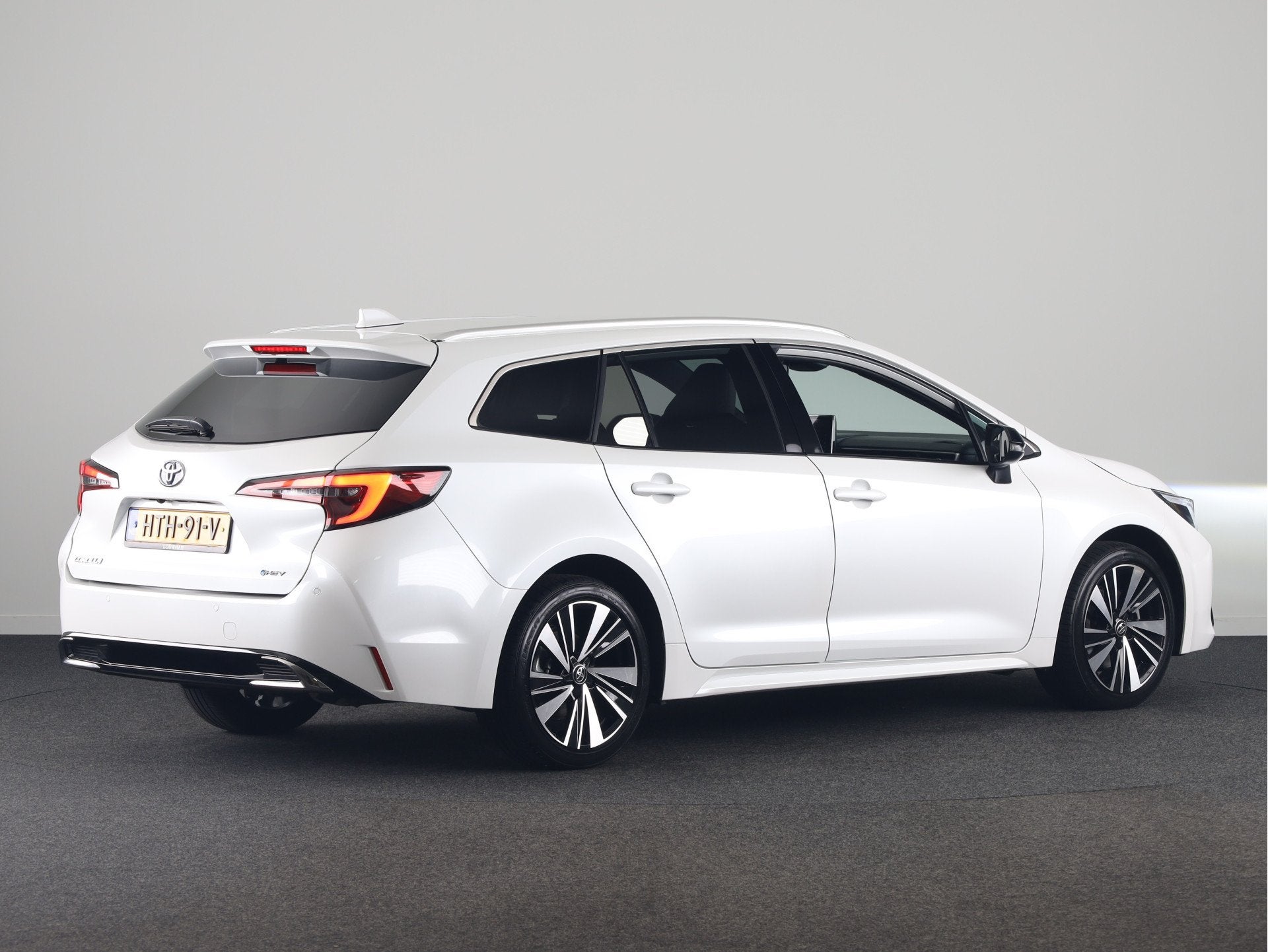 Foto 2 van Toyota Corolla Touring Sports Hybrid 180 Business Plus | Par