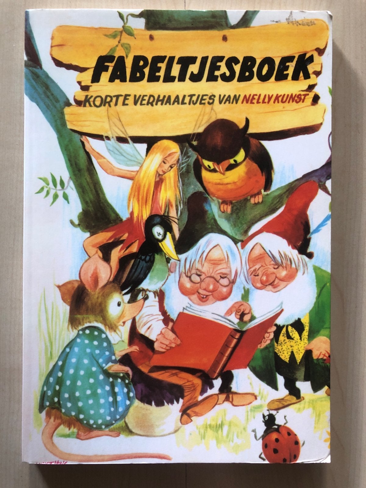 Fabeltjesboek - Korte verhaaltjes van Nelly Kunst, Ophalen of Verzenden, Zo goed als nieuw