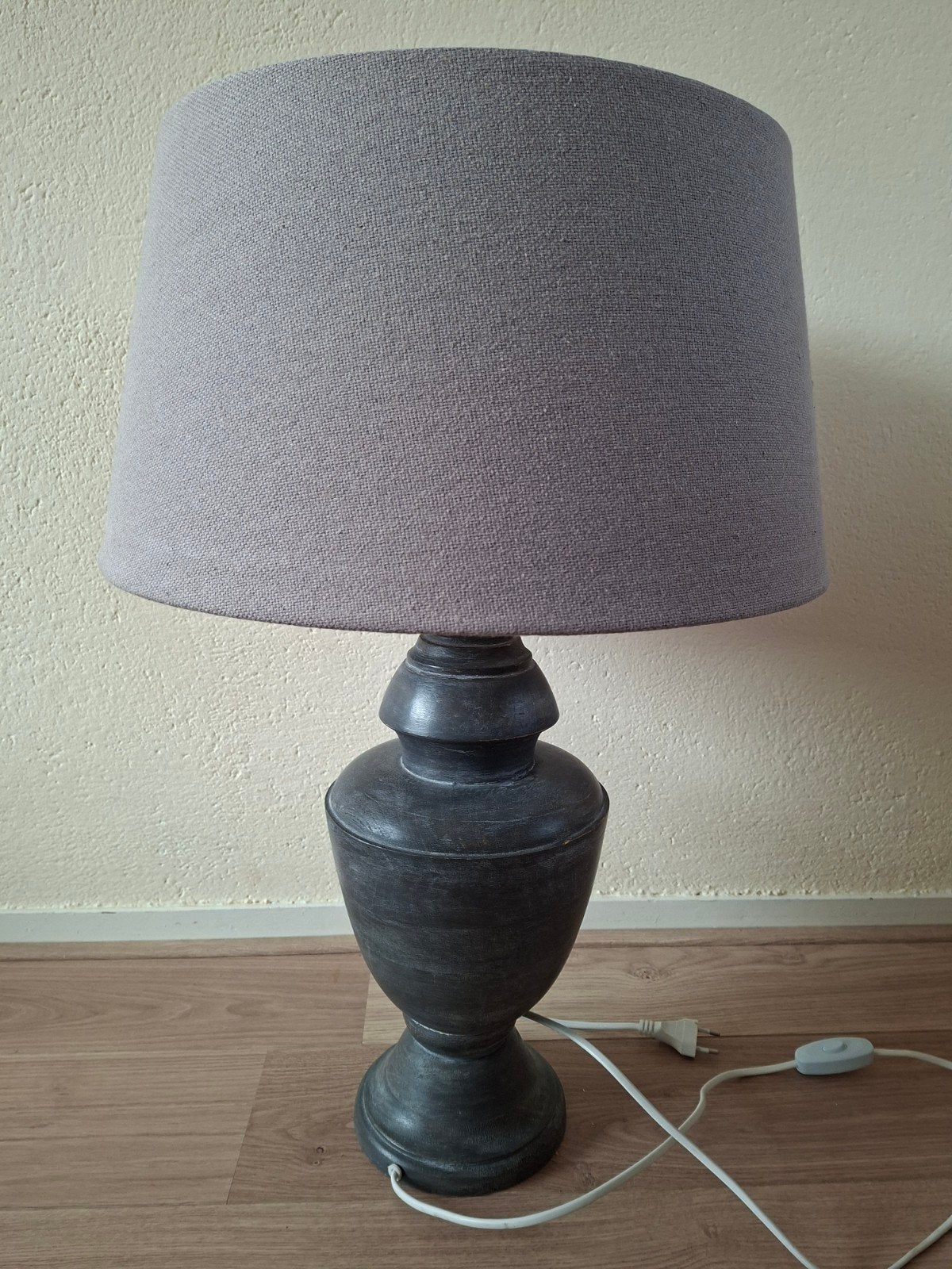 Grijze staande lamp, Huis en Inrichting, Ophalen of Verzenden