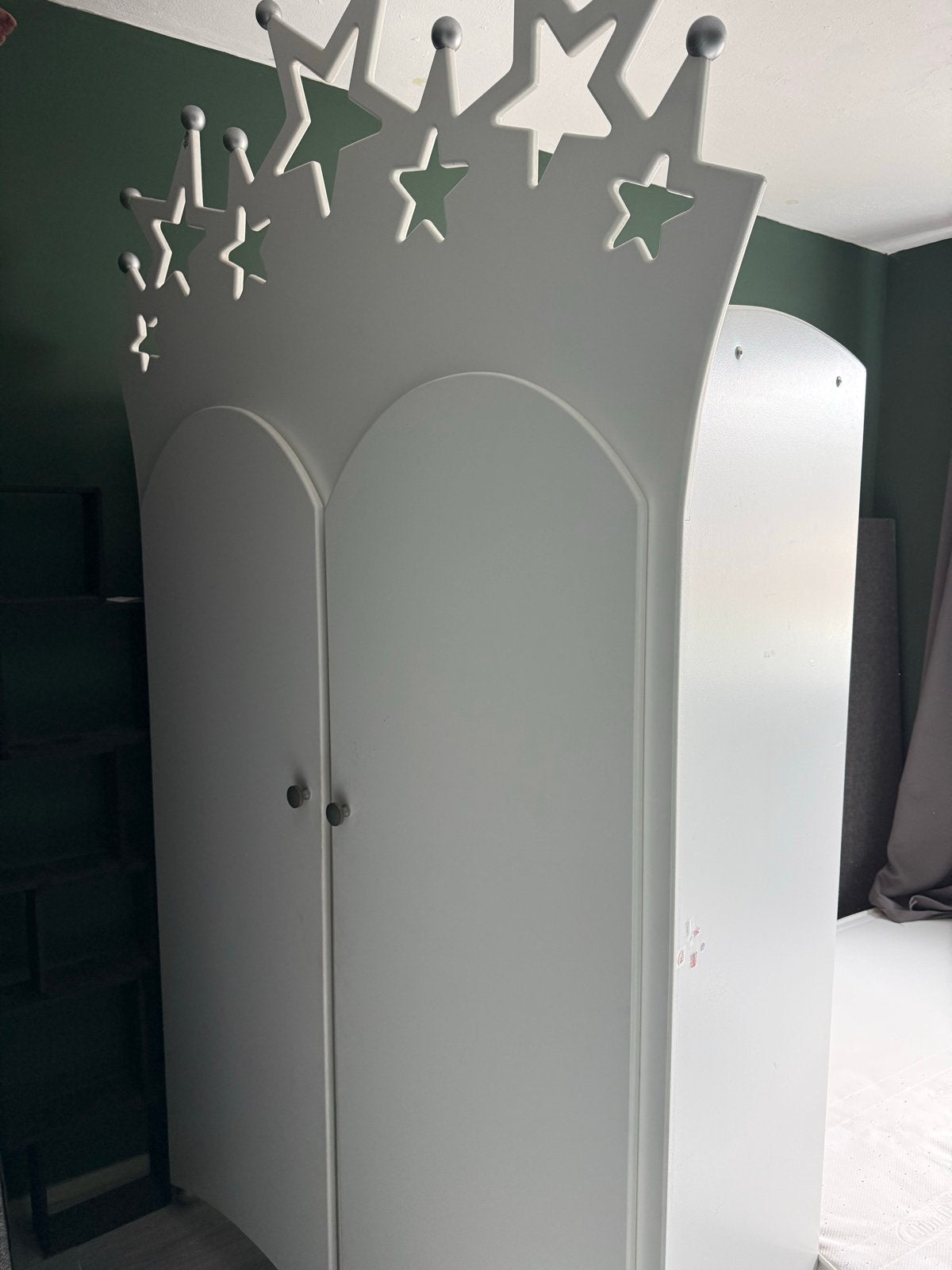Witte kinderkast met kroon en sterren, Gebruikt, Kast, 105 cm of meer, Ophalen of Verzenden
