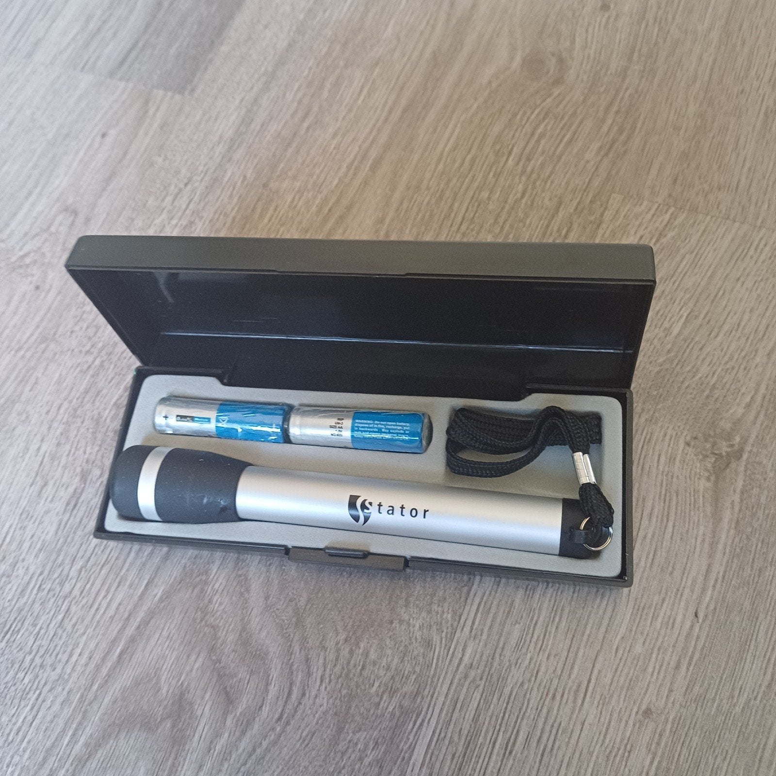 NIEUW Zaklamp inclusief 2 batterijen, Ophalen of Verzenden, Batterij