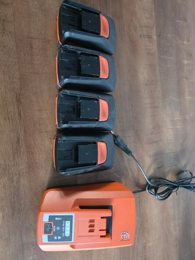 Fein accus 4stuc 3A 18V  met oplader, Ophalen of Verzenden