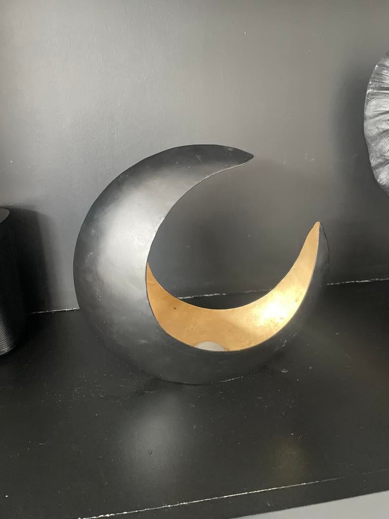Zwarte maan kandelaar met gouden binnenkant, Huis en Inrichting, Woonaccessoires | Kandelaars en Kaarsen, Ophalen, Overige materialen