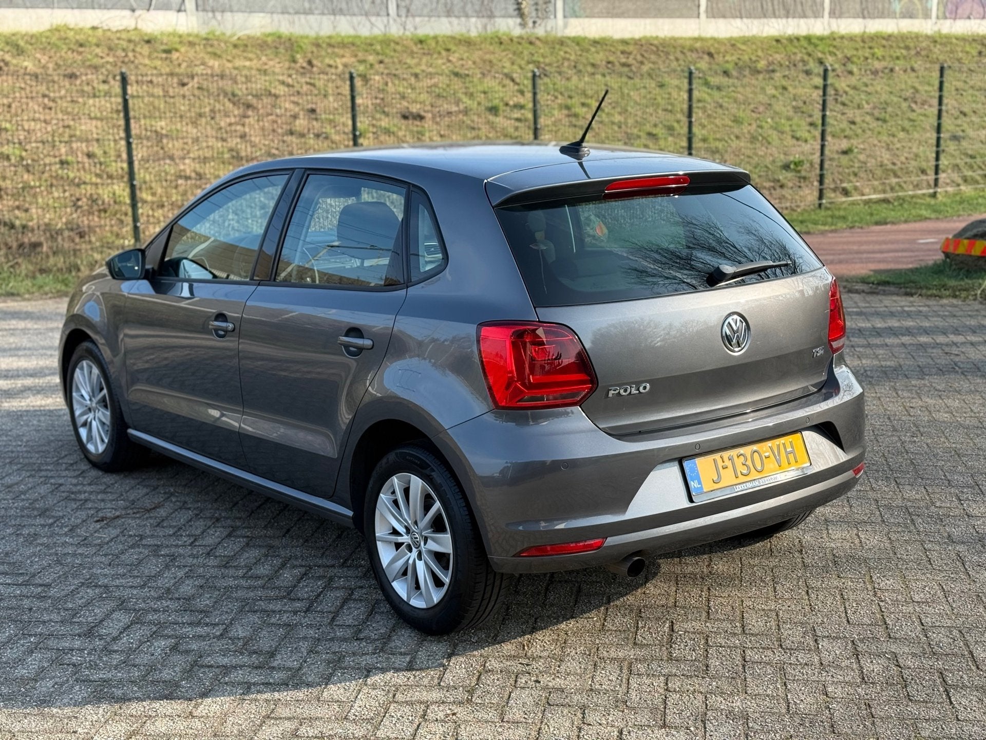 Volkswagen Polo 1.2 TSI Comfortline NAVI I AIRCO I PDC I CLI, Auto's, Volkswagen, Euro 6, 4 cilinders, Handgeschakeld, 1000 kg