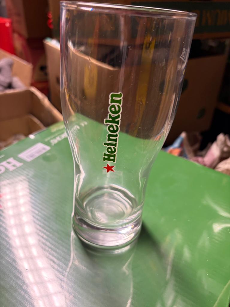 Heineken halve liter glas logo geen dubbeldruk, Ophalen, Zo goed als nieuw, Glas of Glazen, Heineken