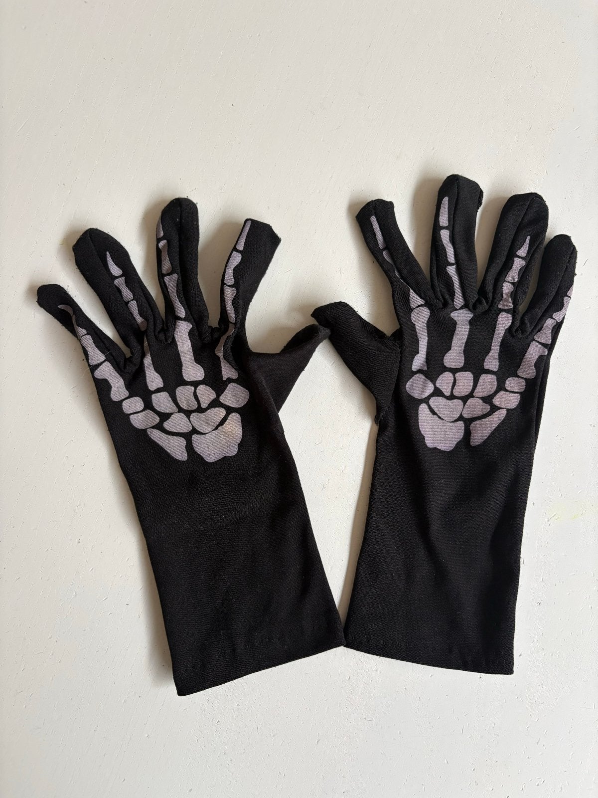 Skelet handschoenen - Halloween / Carnaval, Hobby en Vrije tijd, Ophalen, Gebruikt, Handschoenen, Hoed of Pet