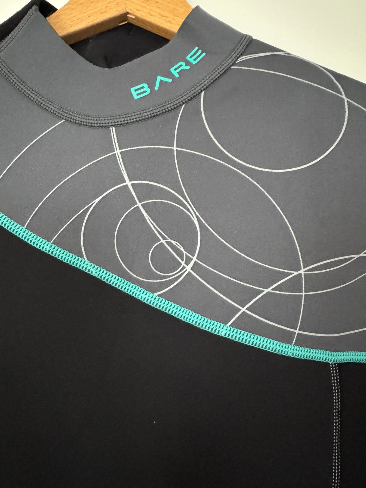Bare 2mm Elate Shorty Grey Women size 14, Ophalen, Zo goed als nieuw, Dame, Wetsuit