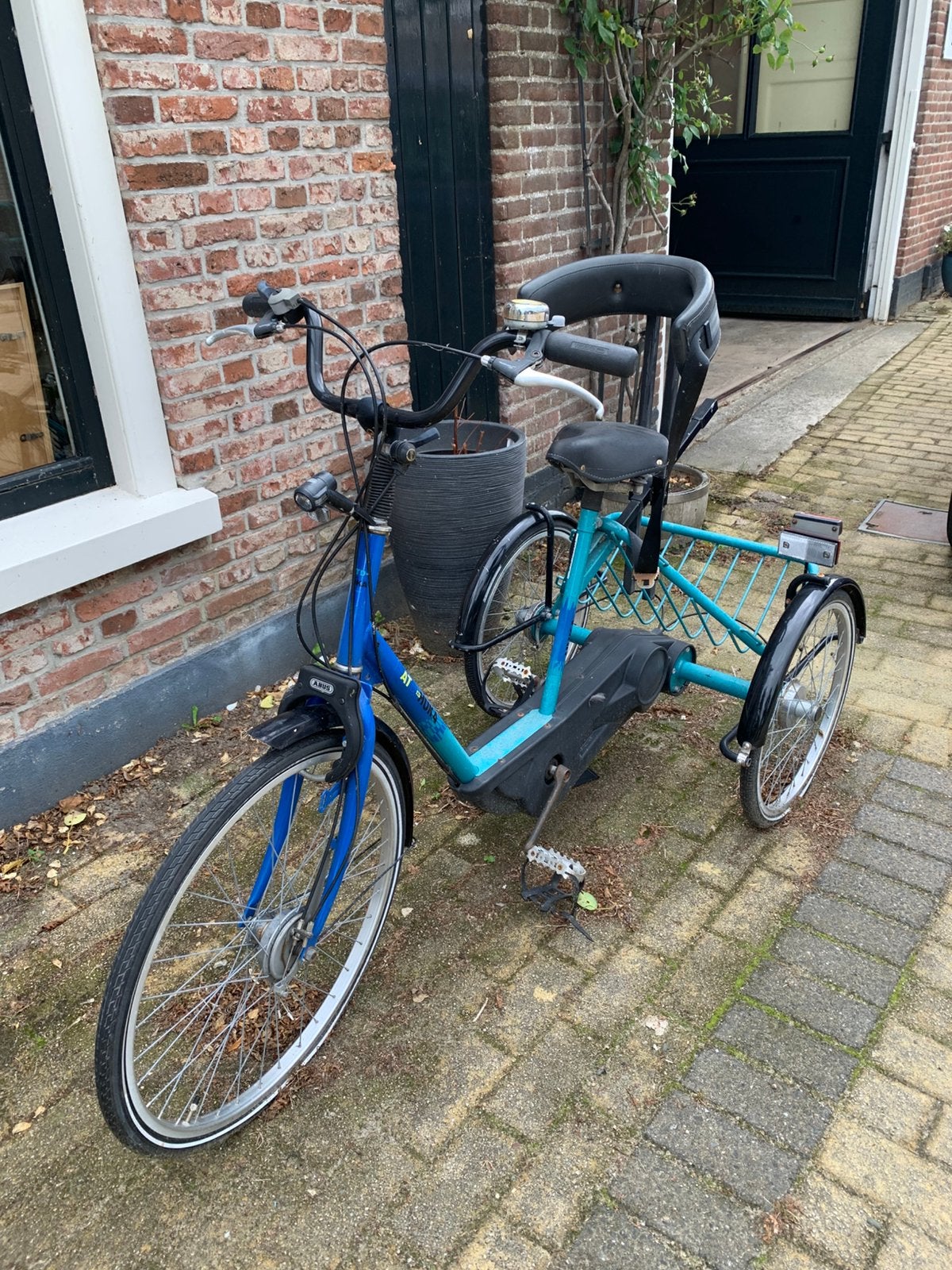 Huka driewielfiets met aangepaste zadel/rugsteun, Fietsen en Brommers, Ophalen, Gebruikt, Velgrem
