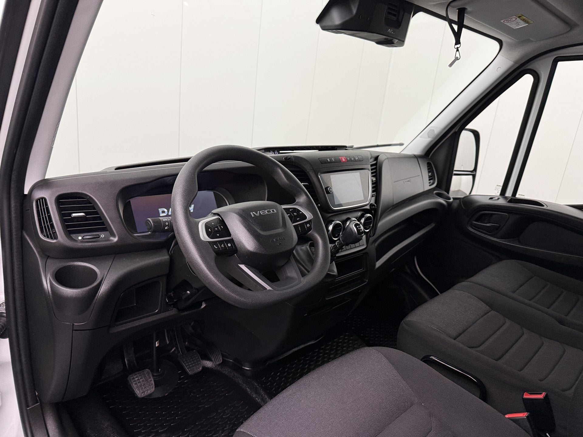 Iveco Daily 35C16 3.0L Bakwagen+Laadklep | Model 2025 | Mult, Auto's, Stof, Gebruikt, 156 pk, Iveco