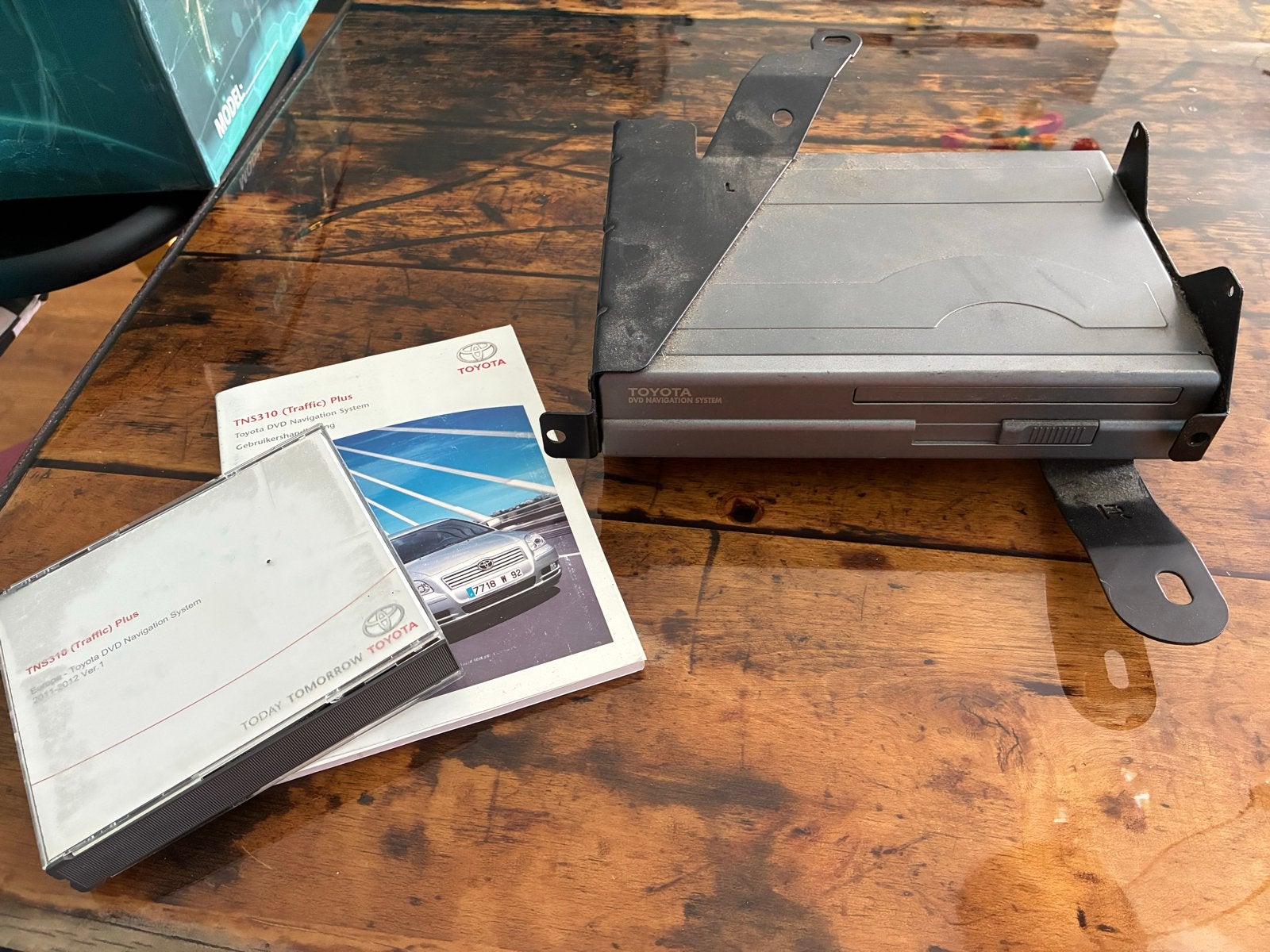 Toyota TNS310 Traffic Plus DVD Navigatiesysteem Avensis T25, Ophalen of Verzenden, Gebruikt