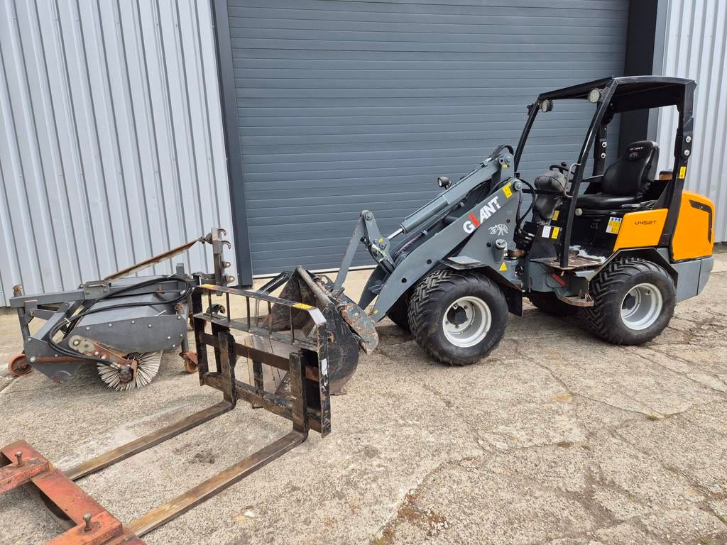 Giant V452T Shovel / Wiellader, Zakelijke goederen, Machines en Bouw | Kranen en Graafmachines, Wiellader of Shovel