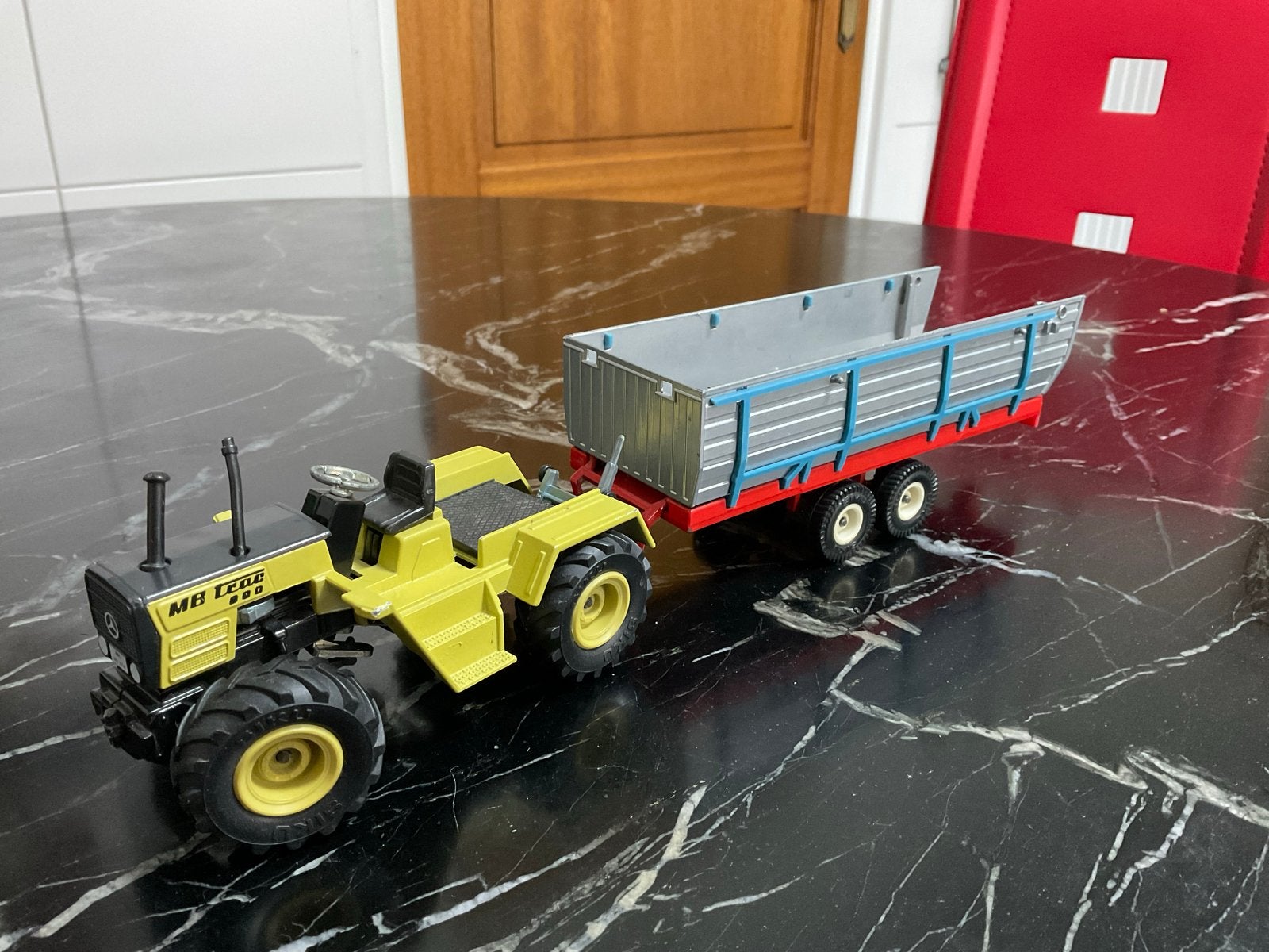 MB Trac 800 met aanhanger - Siku model, Ophalen of Verzenden, Gebruikt