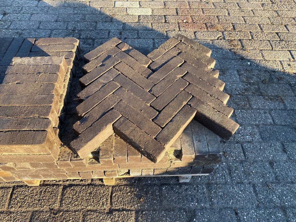 025. 2.88 m2 Waalformaat Zwart-paars 5x20x6 cm €57,50!, Tuin en Terras, Keramiek, Klinkers, Nieuw, Ophalen of Verzenden