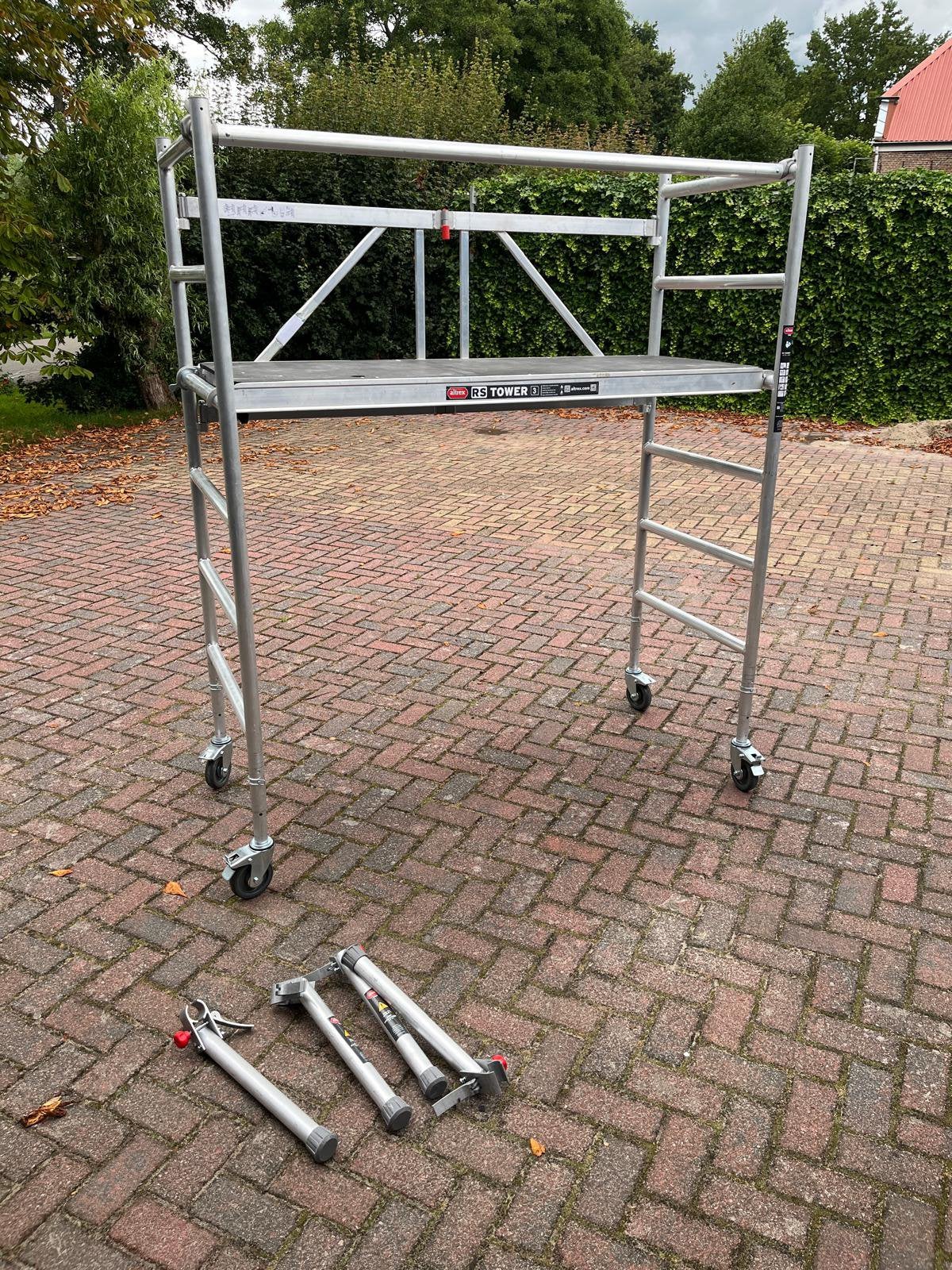 Steiger te huur Altrex RS Tower 34., Ophalen, Zo goed als nieuw, Rolsteiger of Kamersteiger, Minder dan 2 meter