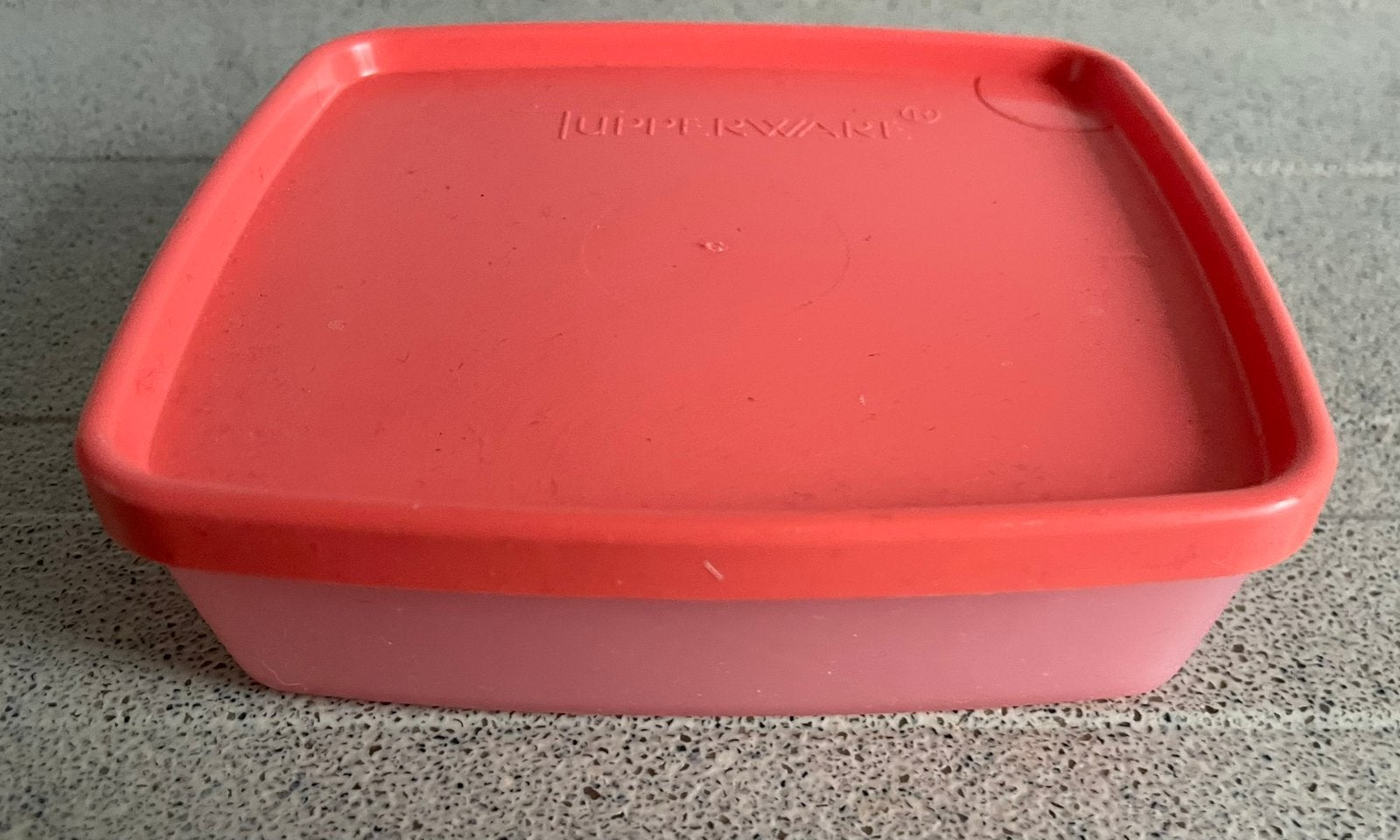 Tupperware bakje zalmroze roze, Huis en Inrichting, Ophalen of Verzenden, Zo goed als nieuw