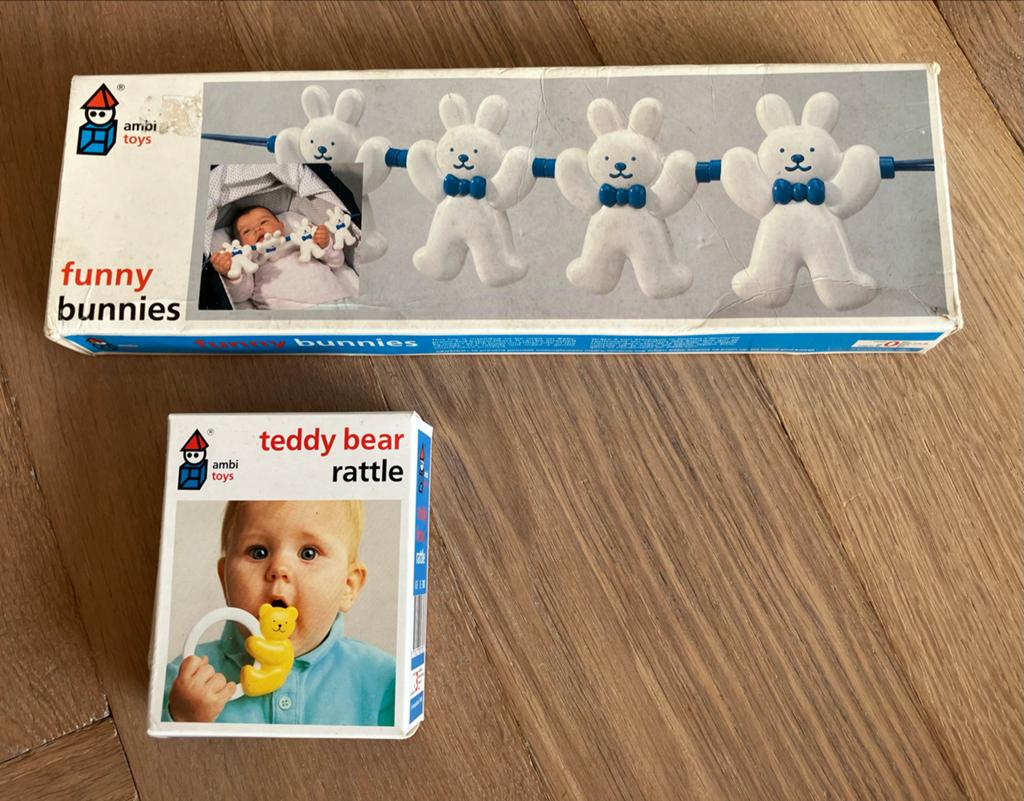Ambi Toys Retro Babyspeelgoed: Funny Bunnies & Rammelaar, Ophalen of Verzenden, Zo goed als nieuw, Mobiel