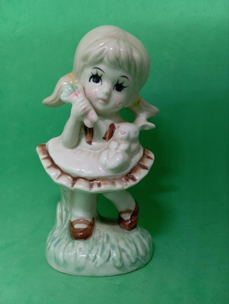 Vintage beeldje meisje met konijn en lammetje, Ophalen of Verzenden, Zo goed als nieuw, Dier