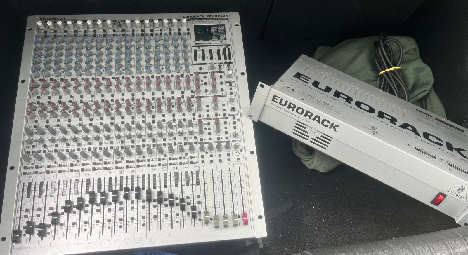 BEHRINGER Eurorack MX 3242X Mengpaneel, Ophalen, Gebruikt, 20 kanalen of meer, Microfooningang