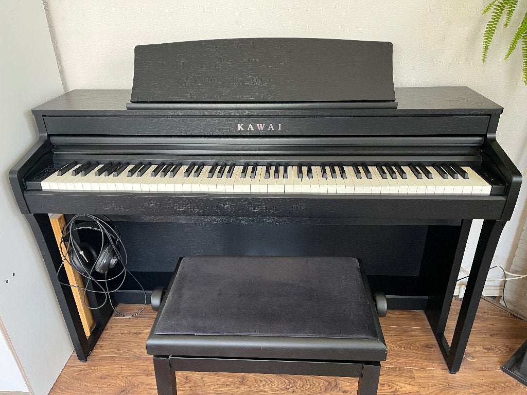 Elektrische piano (Kawai CA-49 B) met stoel en koptelefoon, Ophalen, Zwart, Digitaal, Zo goed als nieuw