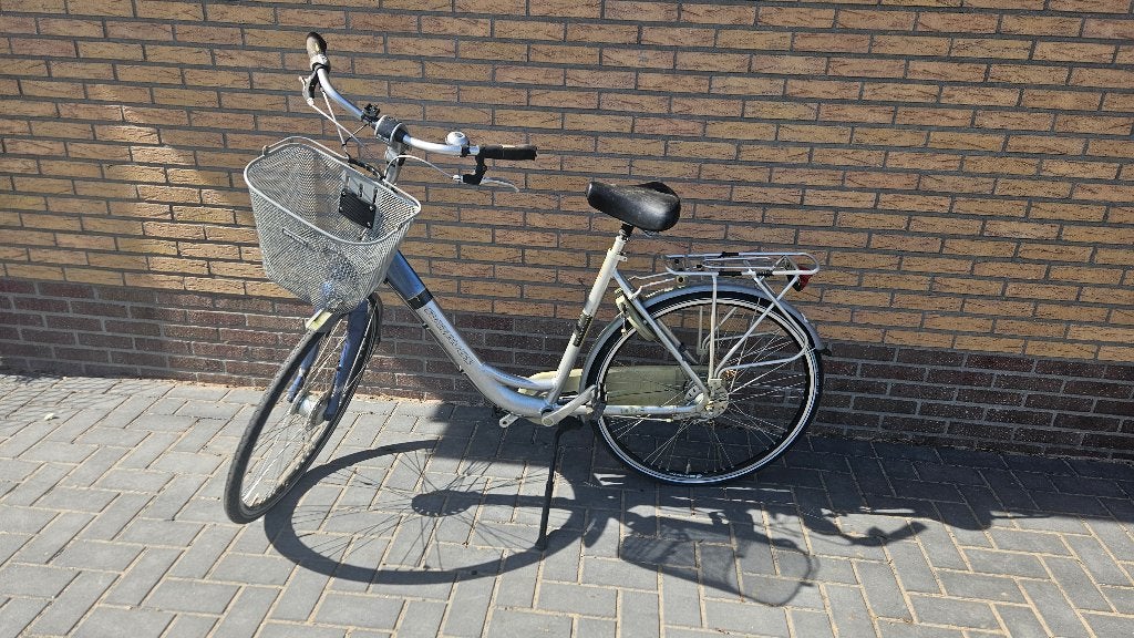 Batavus damesfiets met mandje, Fietsen en Brommers, Fietsen | Dames | Damesfietsen, Ophalen, Velgrem, Batavus, Versnellingen