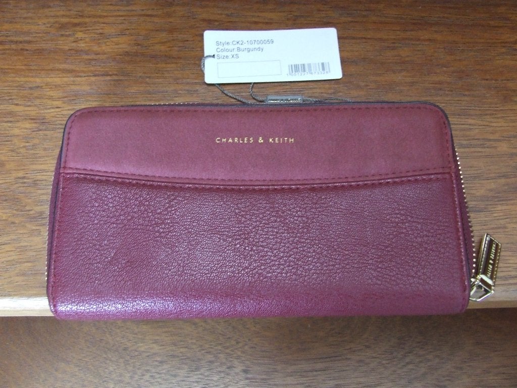 Charles & Keith nieuwe portemonnee donkerrood, Sieraden, Tassen en Uiterlijk, Ophalen of Verzenden, Nieuw, Rood, Overige merken