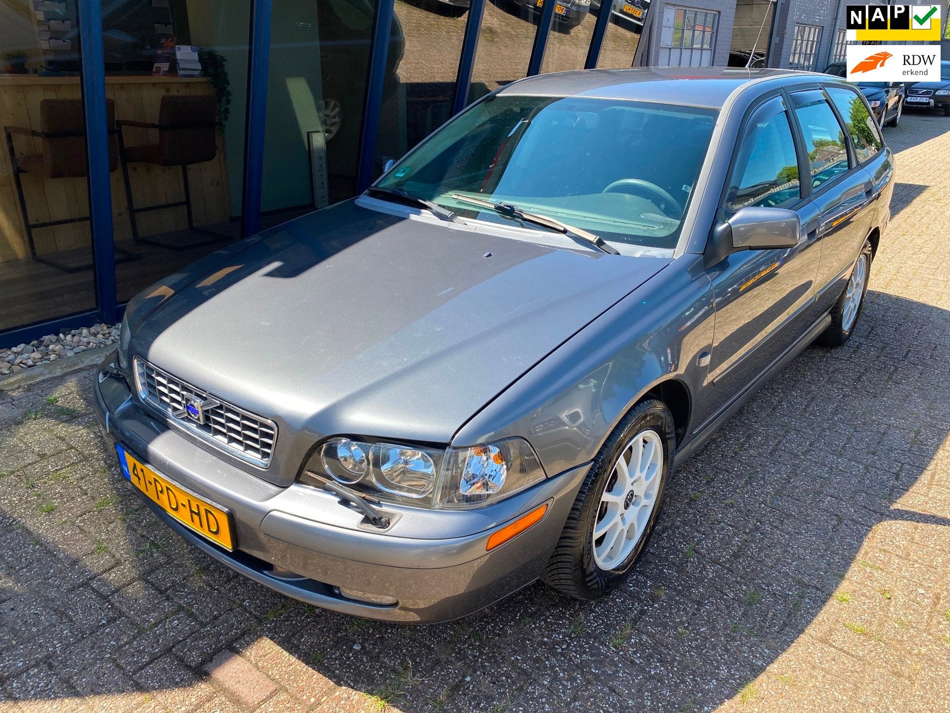 Volvo V40 2.0 Europa Airco APK 10-2027 & DISTRIBUTIERIEM, Auto's, Voorwielaandrijving, 136 pk, Gebruikt, 4 cilinders