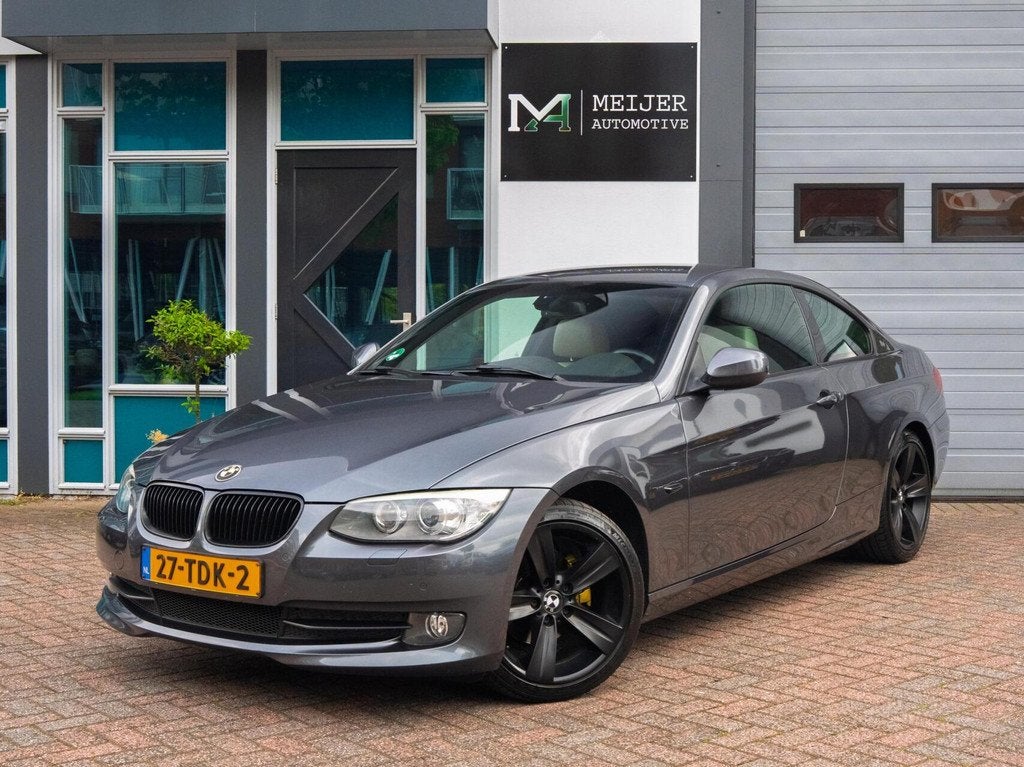 BMW 320i Edition Exclusive|Aut.|Navi|Sportstoelen|Stoelv.|M-, Auto's, Automaat, Euro 5, 4 cilinders, 4 stoelen