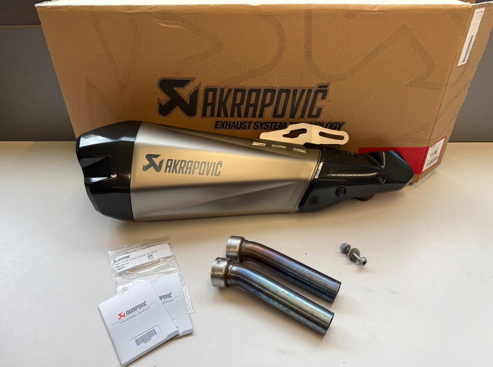 KTM Superduke 1290 / 1390 R Akrapovic uitlaatdemper Gen3/4, Ophalen of Verzenden, Zo goed als nieuw