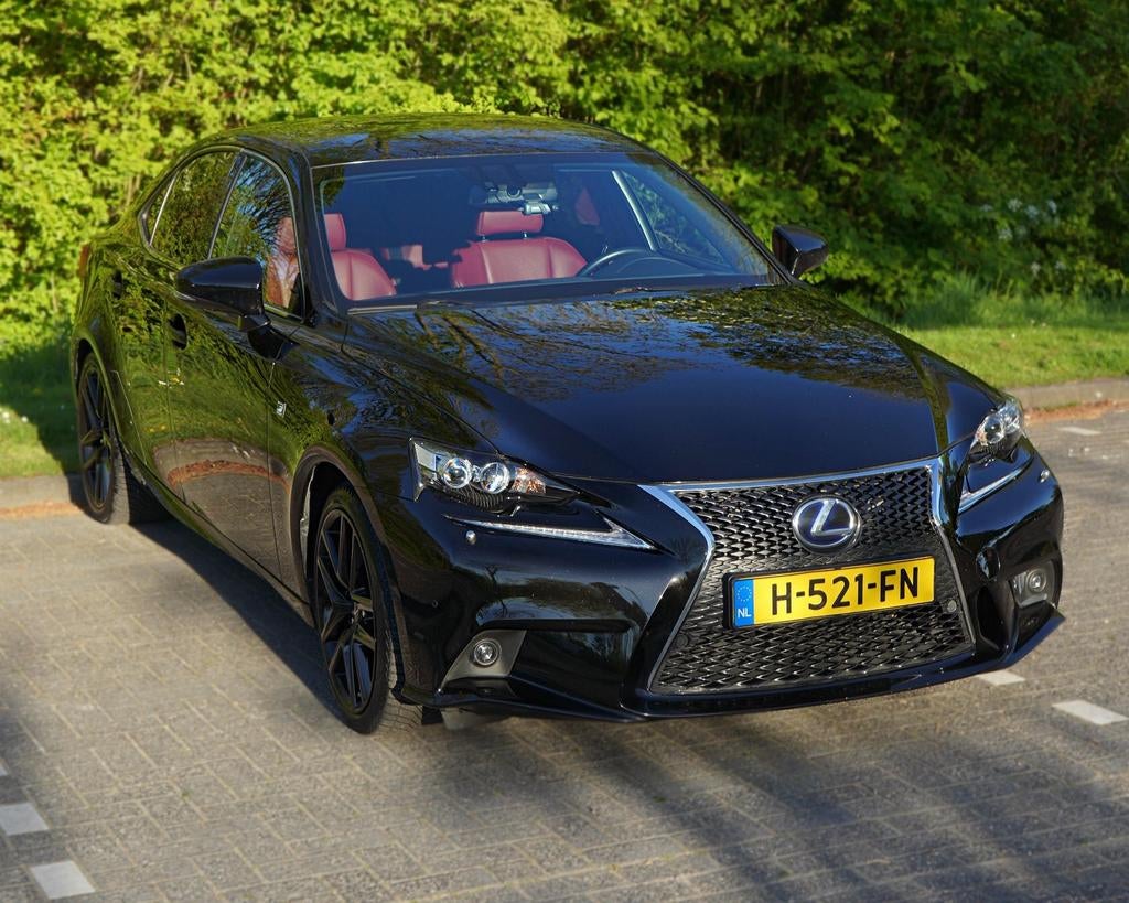 Lexus IS 300H F-SPORT 2.5 Hybrid CVT 2016, Auto's, Lexus, Automaat, Achterwielaandrijving, Zwart, Leder