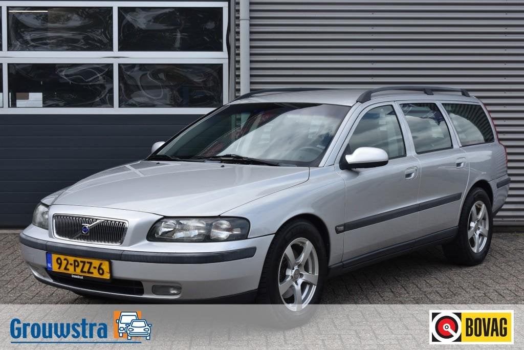 Volvo V70 2.4 COMFORT LINE / CLIMA / STOELVERW / GOED ONDERH, Automaat, 2435 cc, Stoelverwarming, 84 €/maand