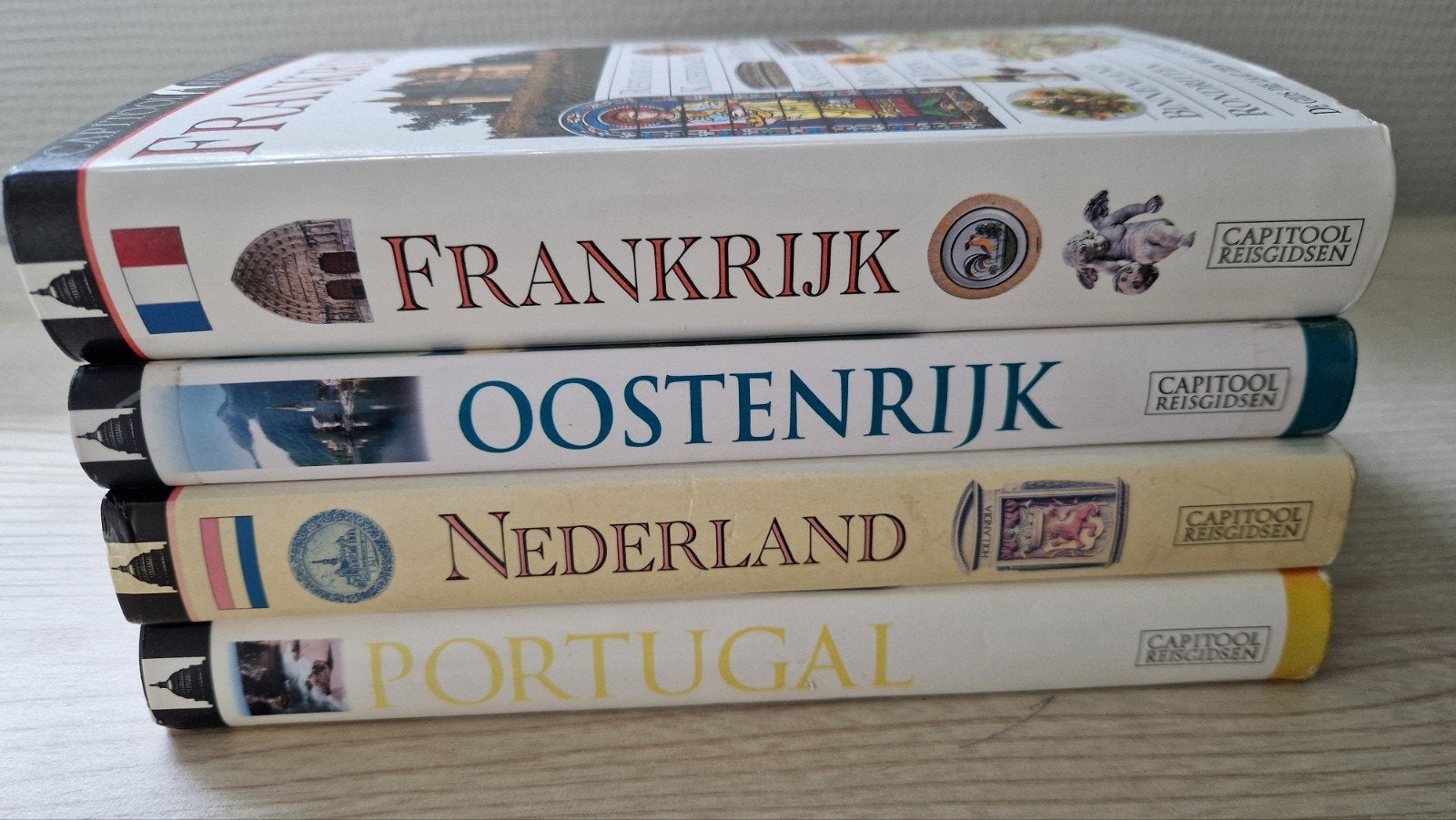 Capitool Reisgidsen, Boeken, Reisgidsen, Zo goed als nieuw, Reisgids of -boek, Europa, Capitool, Ophalen