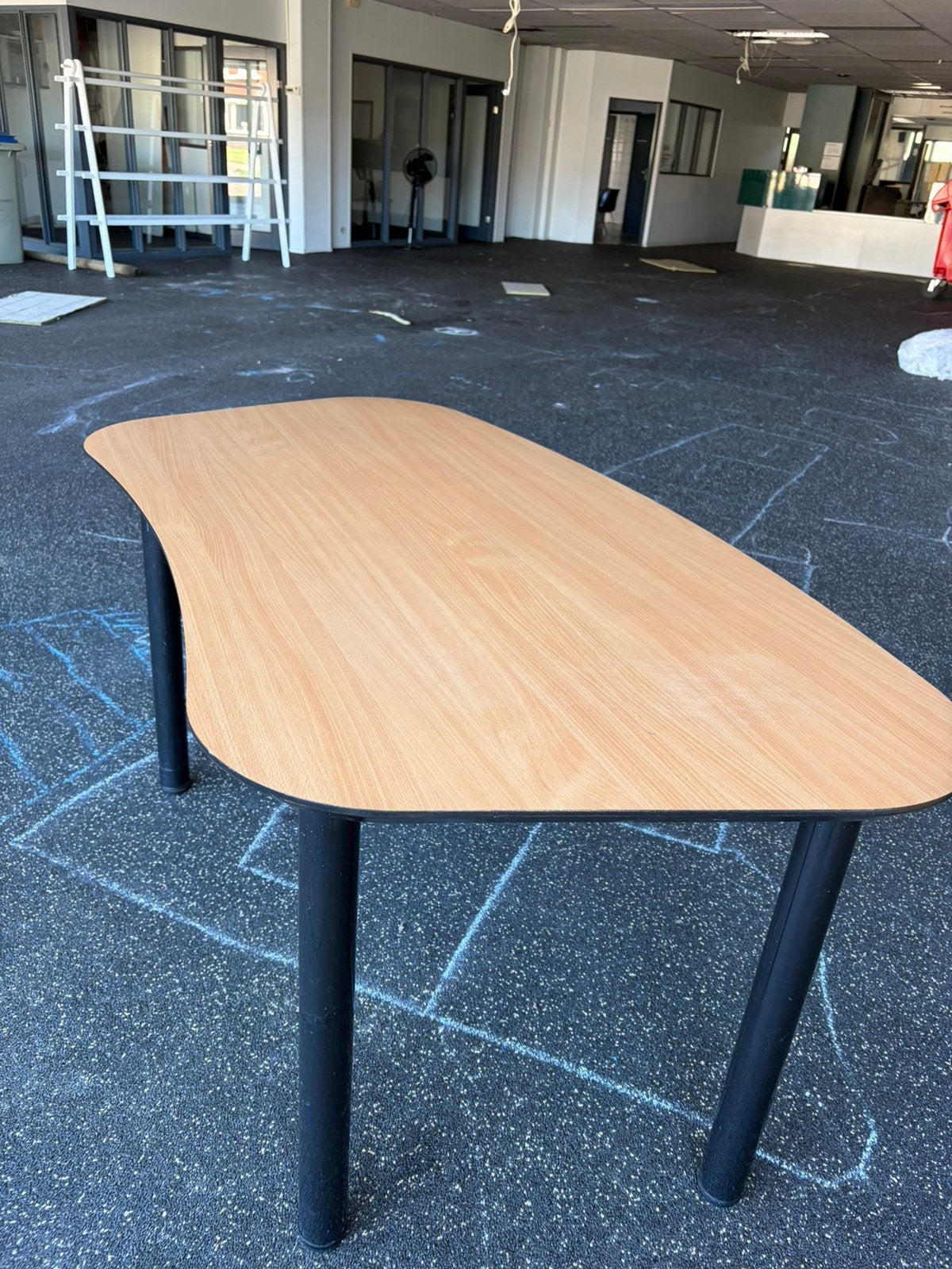 Stevige bijzettafel met 4 stevige poten., Ophalen, Gebruikt