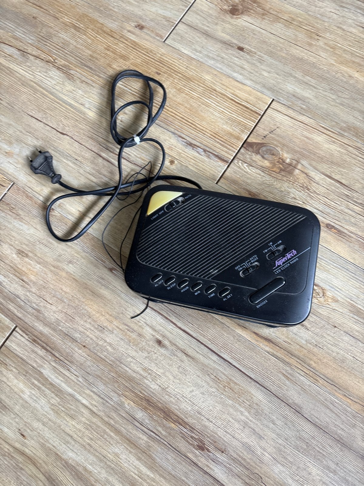 Supertech CR-788L Wekker Radio - Vintage Digitaal, Witgoed en Apparatuur, Wekkers, Ophalen of Verzenden, Gebruikt, Digitaal