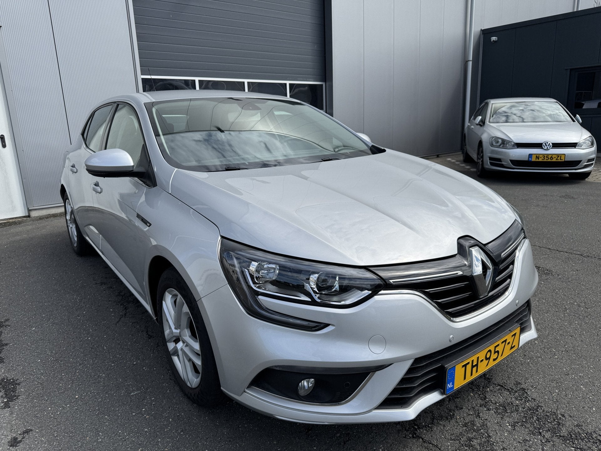 Renault Mégane 1.3 TCe Zen Trehaak Clima Cruise vol opties., Voorwielaandrijving, Gebruikt, 4 cilinders, Met garantie (alle)