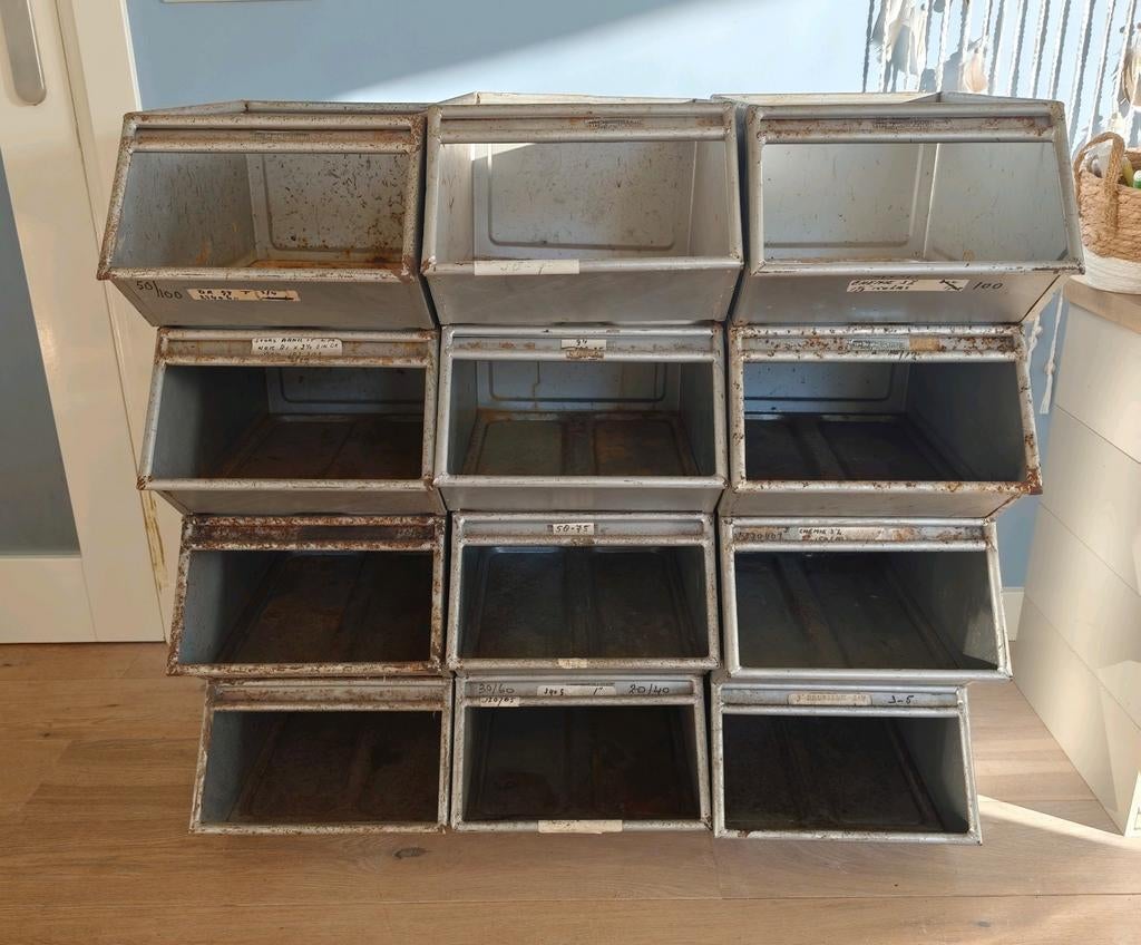 Metalen magazijn bakken - 12 stuks, Doe-het-zelf en Verbouw, Kratten en Dozen, Ophalen, Gebruikt, Minder dan 40 cm, Minder dan 35 cm